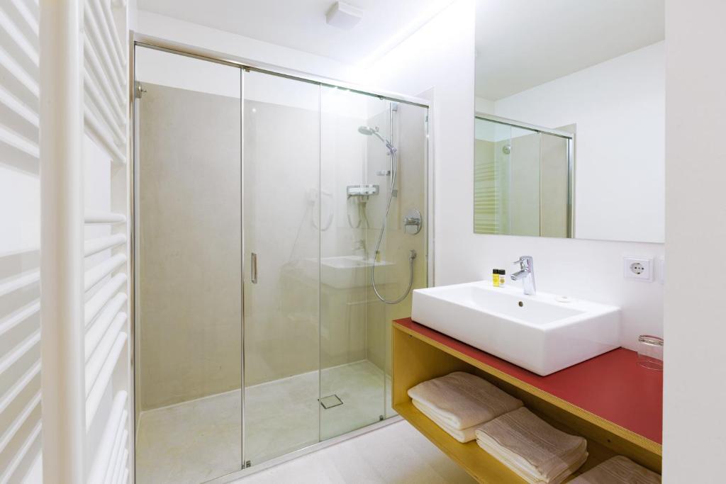 Kleinkunsthotel Naturns Pokoj fotografie
