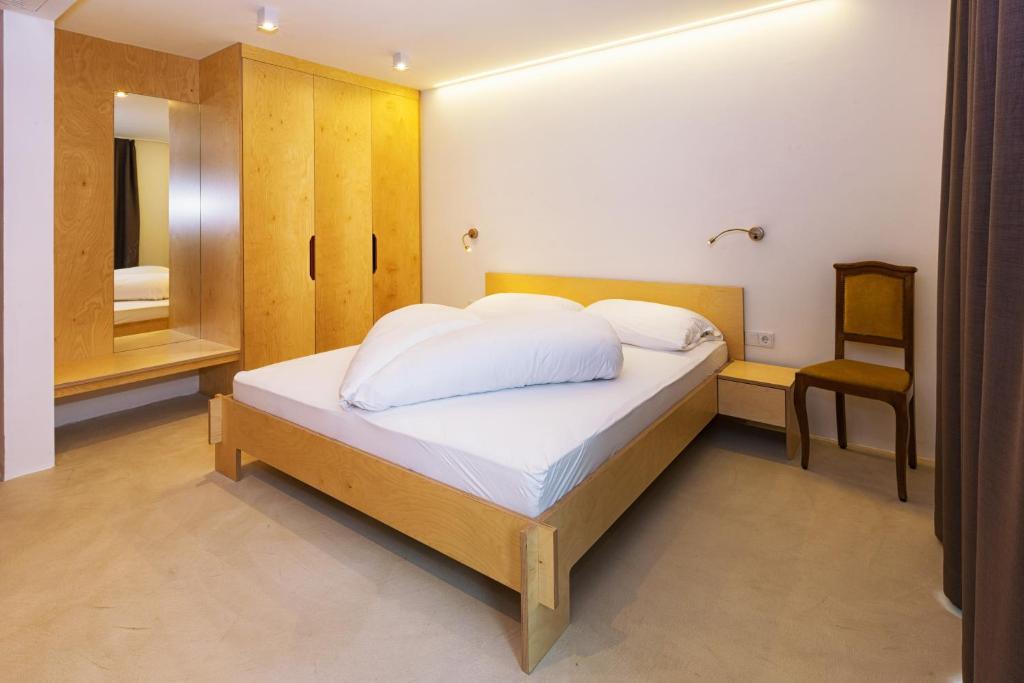 Kleinkunsthotel Naturns Pokoj fotografie