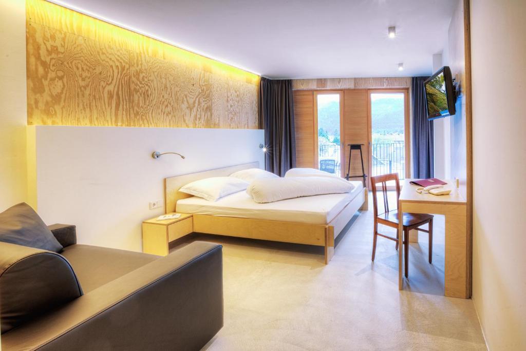 Kleinkunsthotel Naturns Pokoj fotografie